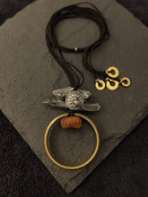 Load image into Gallery viewer, Stone necklace
