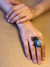 Load image into Gallery viewer, Silver motif ring
