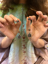 Load image into Gallery viewer, Silver motif earring
