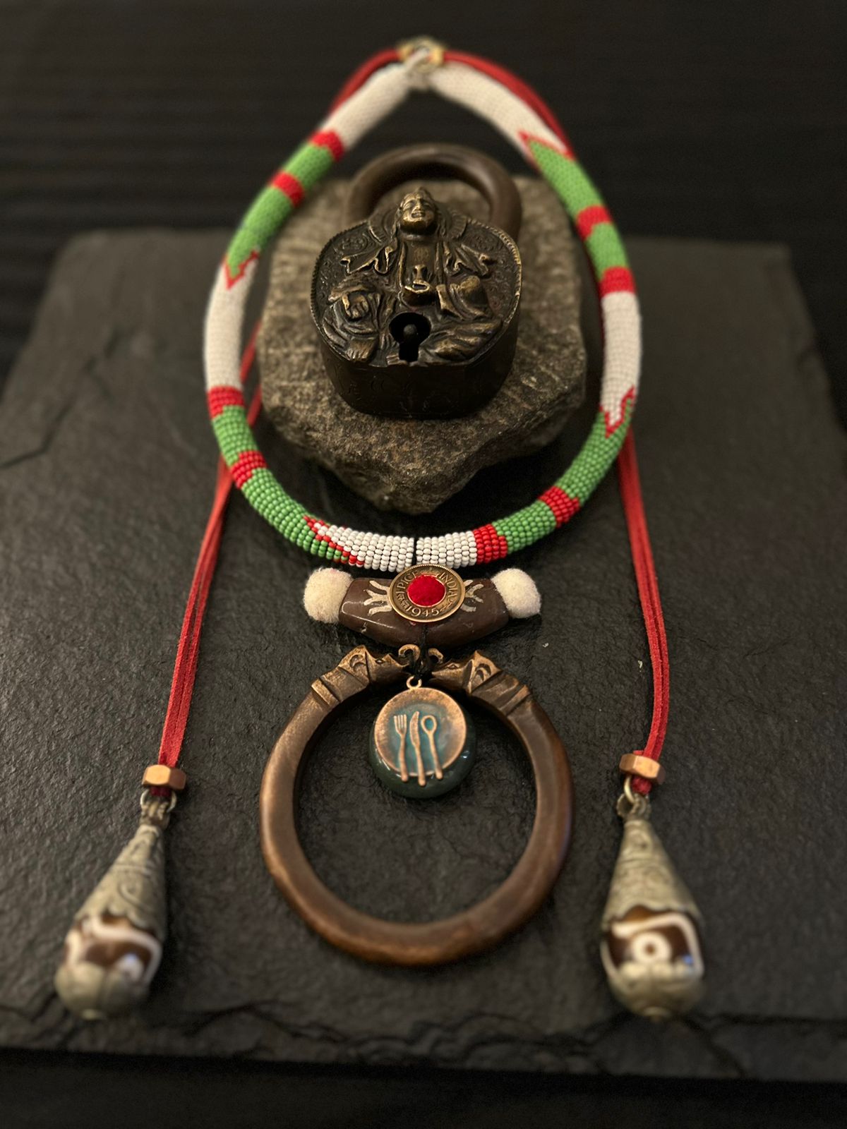 African beaded hasdi
