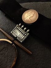 Load image into Gallery viewer, Leather choker
