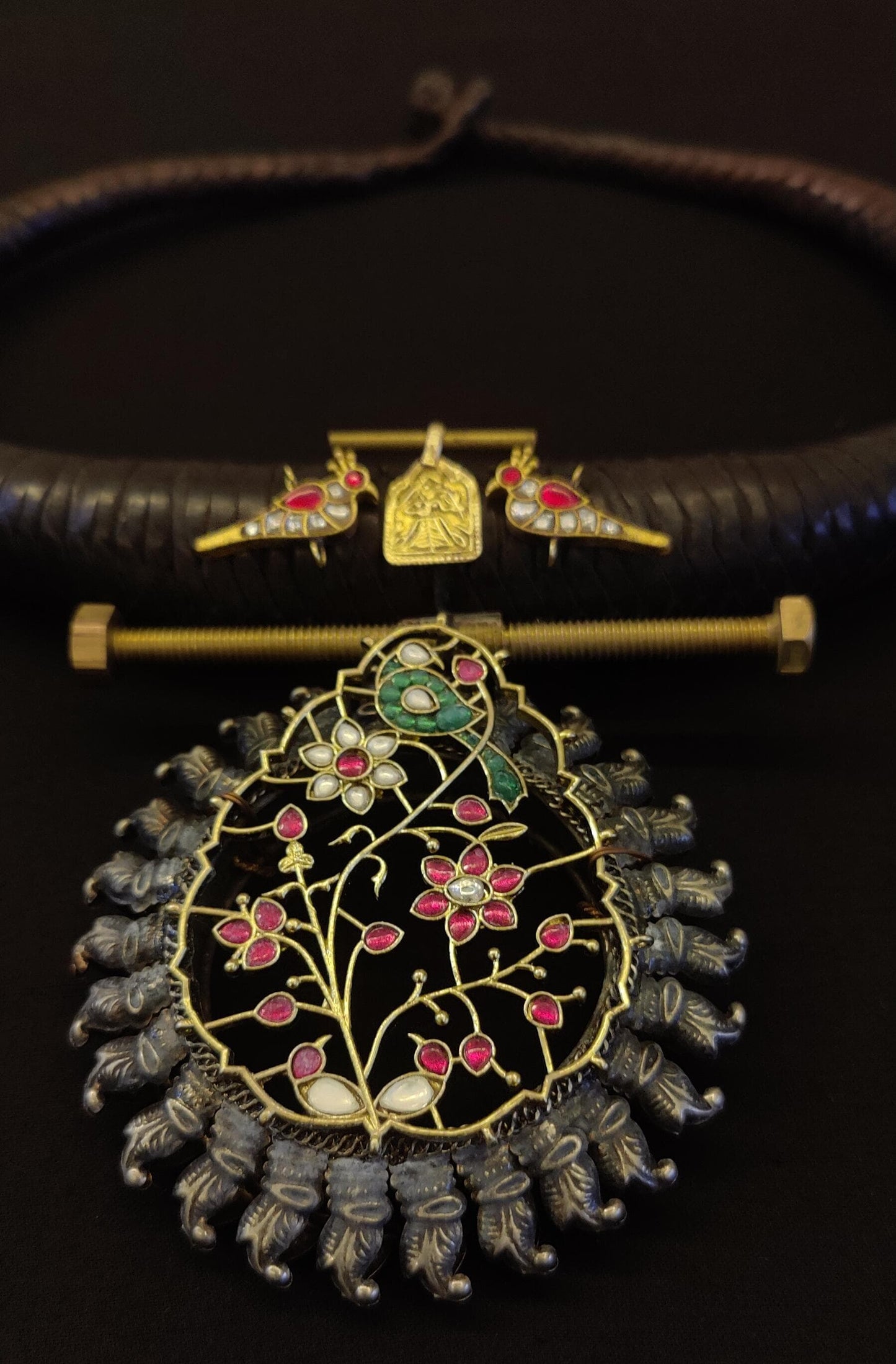 Brass motif hasdi