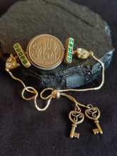 Load image into Gallery viewer, Kundan coin bracelets
