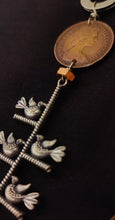 Load image into Gallery viewer, Pillar necklace
