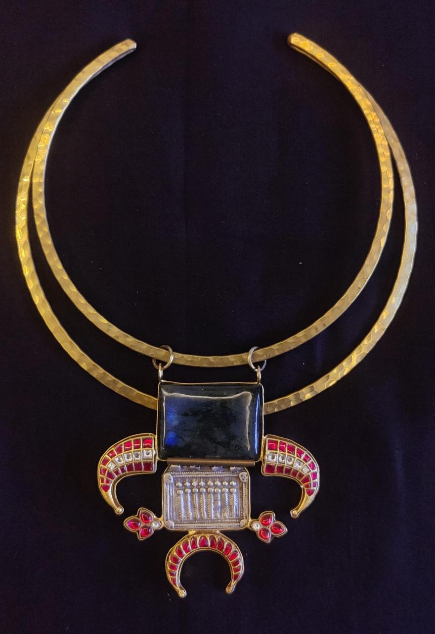 Mehr Crescent Collar