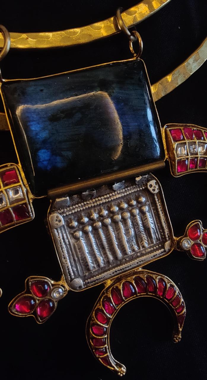 Mehr Crescent Collar