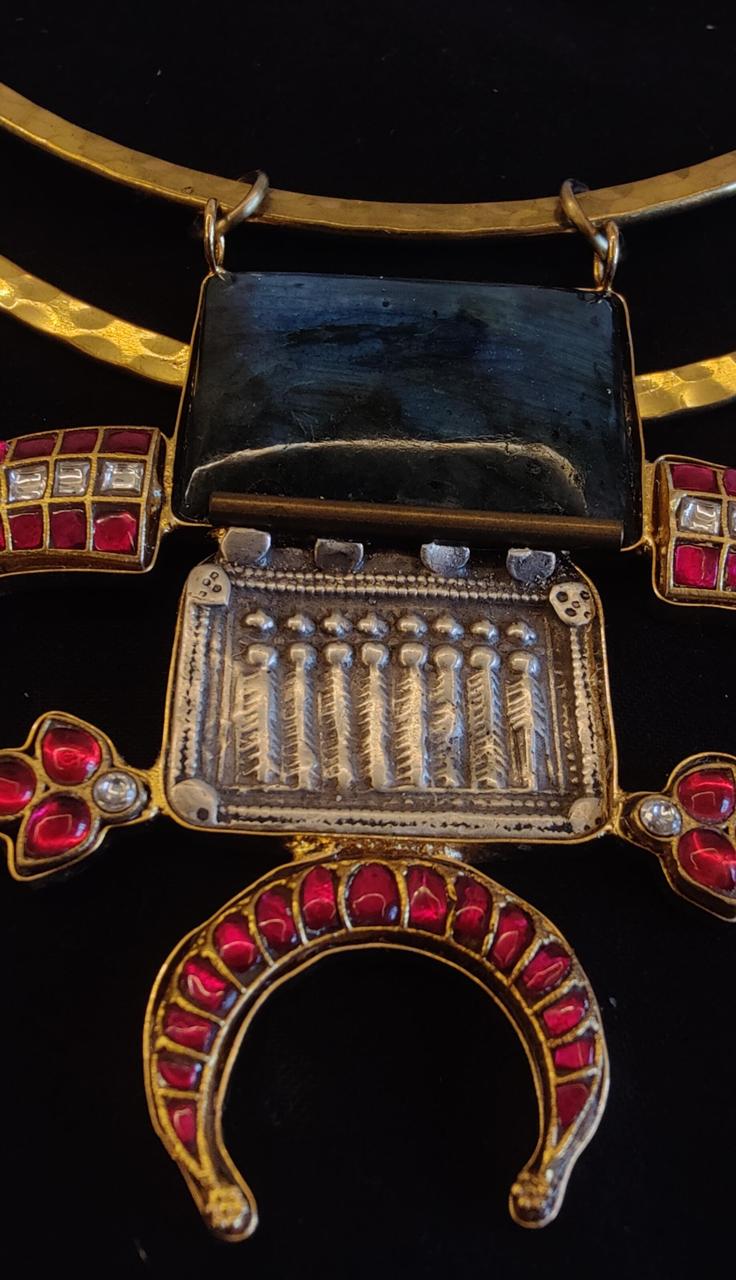 Mehr Crescent Collar