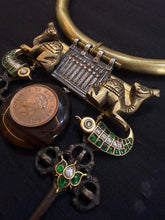 Load image into Gallery viewer, Antique Key Hasdi
