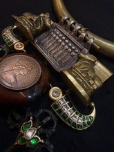 Load image into Gallery viewer, Antique Key Hasdi
