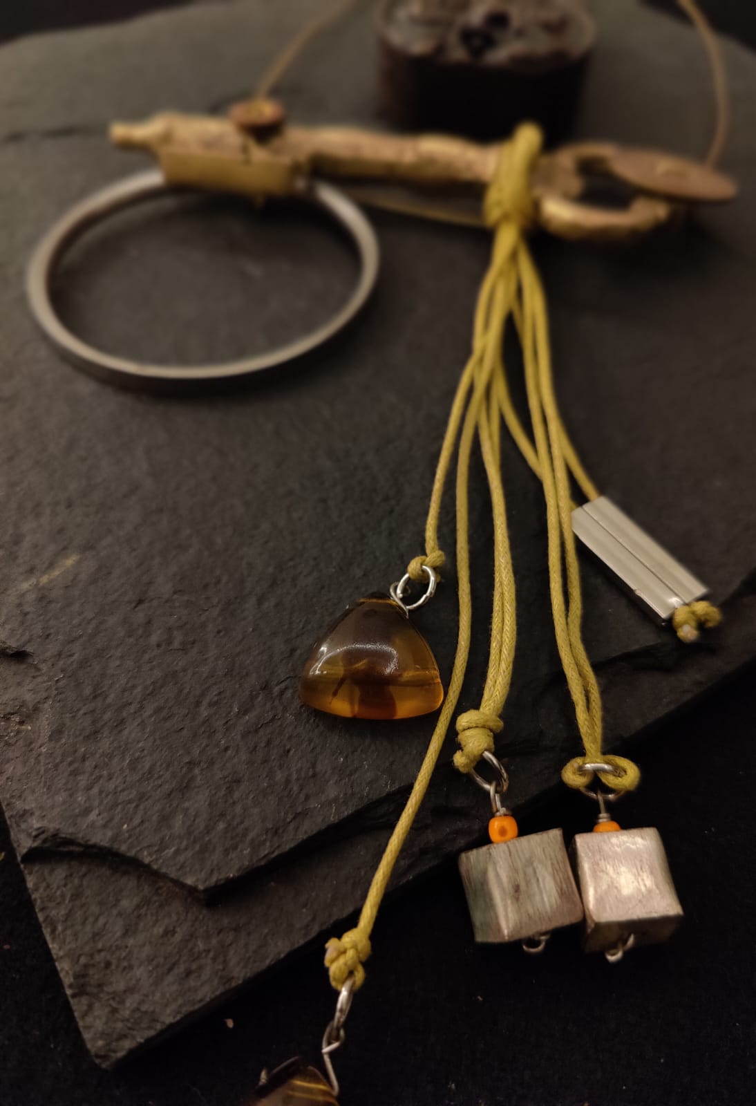 Asymetrical brass key hasdi