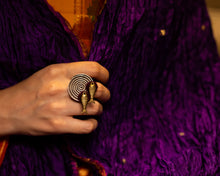 Load image into Gallery viewer, Spiral ring
